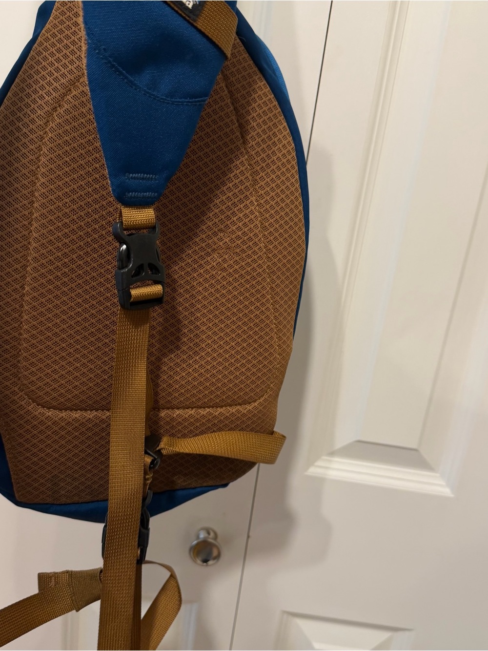 Patagonia Atom Sling 8L Backpack Blue Tan Crossbody Hiking Day Pack EUC - Picture 9 of 10